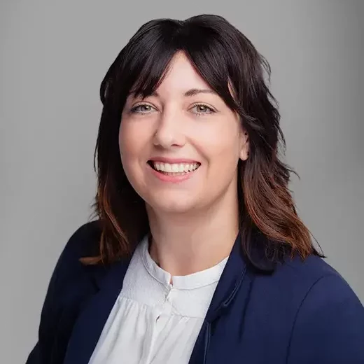 Porträt von Simone Fehrenbach, Marketing Manager bei Sprenker & Röder Immobilien