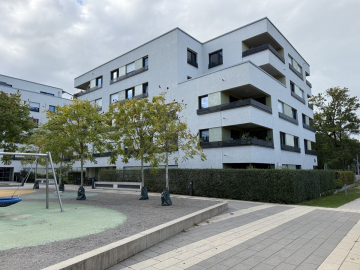 Hochwertige, bezugsfreie 2-Zimmer-Wohnung mit großer Terrasse & TG-Stellplatz, 79115 Freiburg im Breisgau, Wohnung