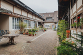 Bild - Historischer Winzerhof – Wohnanlage mit kleinem Gewerbeanteil