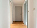 Flur - Leerstehende 2-Zimmer-Wohnung mit großem Balkon und Stellplatz im Freien