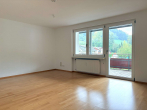 Wohnzimmer - Leerstehende 2-Zimmer-Wohnung mit großem Balkon und Stellplatz im Freien
