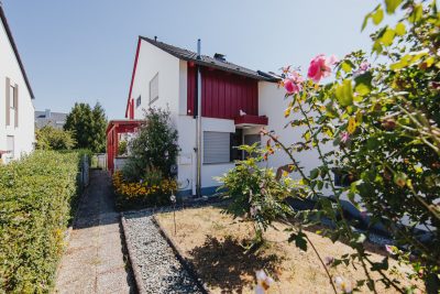 Gepflegtes Reihenendhaus mit Einliegerwohnung und Garage in Freiburg-Munzingen, 79112 Freiburg im Breisgau / Munzingen, Reihenendhaus