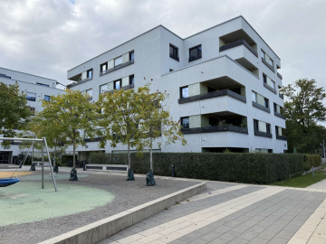 Hochwertige, bezugsfreie 2-Zimmer-Wohnung mit großer Terrasse & TG-Stellplatz, 79115 Freiburg, Wohnung