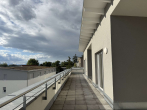 Terrasse vom Schlafzimmer - RESERVIERT: Neuwertige Attikawohnung mit Terrasse & zwei TG-Stellplätzen