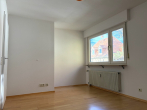 OG_Schlafzimmer(2) - Freistehendes Einfamilienhaus mit Entwicklungsmöglichkeiten in Freiburg-Haslach