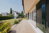Terrasse im Untergeschoss_Blic - Charmantes Einfamilienhaus mit moderner Einliegerwohnung in beliebter Lage von Lörrach-Tumringen