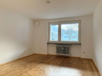 Zimmer(3) - Bezugsfreie 3-Zimmer-Wohnung im Hochparterre mit großem Balkon und Stellplatz im Freien