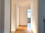 Flur - Bezugsfreie 3-Zimmer-Wohnung im Hochparterre mit großem Balkon und Stellplatz im Freien