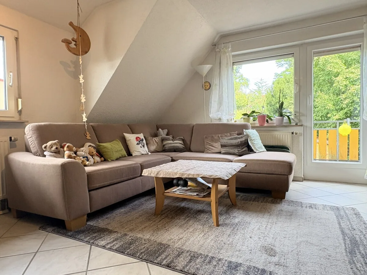 Wohnzimmer mit Blick zum Balkon