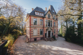 Bild - Denkmalgeschützte Altbauvilla mit Parkanlage in Freiburger Bestlage