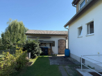 Blick_zur_Garage - RESERVIERT: Freistehendes Einfamilienhaus mit Garage in ruhiger Wohngegend
