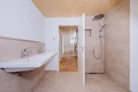 Badezimmer im 1. DG