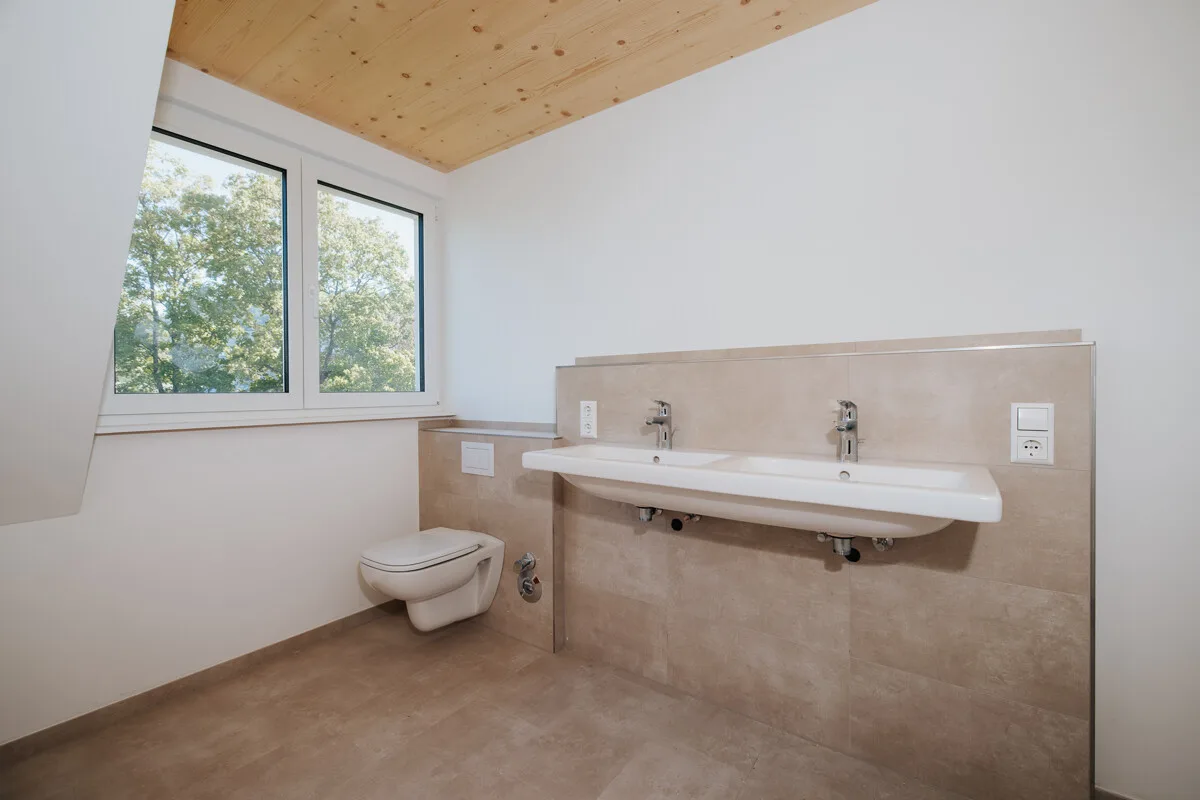 Badezimmer im 1. DG