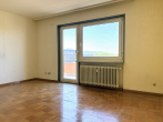 Wohnzimmer - Charmante 2-Zimmer-Wohnung mit zwei Balkonen in Freiburg-Betzenhausen auf Erbbaurecht