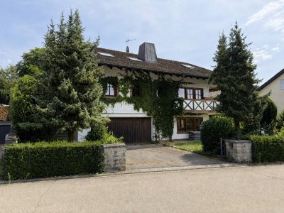 Sanierungsbedürftiges Einfamilienhaus mit Einliegerwohnung in begehrter Lage von Wittlingen, 79599 Wittlingen, Einfamilienhaus