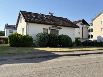 Bezugsfreies Einfamilienhaus mit großer Terrasse, Garage und schönem Garten, 79331 Teningen, Einfamilienhaus