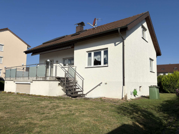 Bezugsfreies Einfamilienhaus mit großer Terrasse, Garage und schönem Garten, 79331 Teningen, Einfamilienhaus