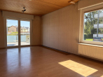 Wohnzimmer - Bezugsfreies Einfamilienhaus mit großer Terrasse, Garage und schönem Garten