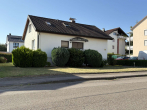Außenaufnahme - Bezugsfreies Einfamilienhaus mit großer Terrasse, Garage und schönem Garten