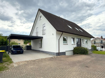 Moderne Eigentumswohnung in gepflegtem Zweifamilienhaus auf Erbbaurecht, 79235 Vogtsburg, Dachgeschosswohnung