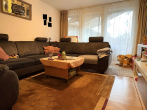 Wohnzimmer - Vermietete 3-Zimmer-Wohnung im 1.DG mit Balkon und KFZ-Stellplatz im Freien