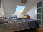 Schlafzimmer - Bezugsfreie 3-Zimmer-Dachgeschosswohnung mit Balkon und Garage in Waldkirch-Buchholz