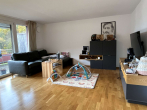 Wohnzimmer(2) - Vermietete 2-Zimmer-Wohnung im 1.DG mit großem Balkon und KFZ-Stellplatz im Freien