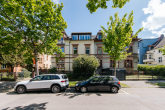 Hausansicht - 4-Zimmer-Dachgeschosswohnung mit Terrasse & Einzelgarage in der Freiburger Wiehre
