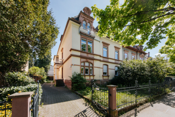 4-Zimmer-Dachgeschosswohnung mit Terrasse & Einzelgarage in der Freiburger Wiehre, 79100 Freiburg im Breisgau, Dachgeschosswohnung