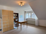 Schlafzimmer 2 im Obergeschoss - Charmantes Einfamilienhaus mit moderner Einliegerwohnung in beliebter Lage von Lörrach-Tumringen